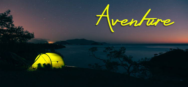 Pejan Aventure - Carnet de voyage - Une tente éclairée dans la nuit sous un ciel étoilé. Récits et photos d'aventure, souvent à vélo, En Europe, Au Moyen-orient et en Asie.