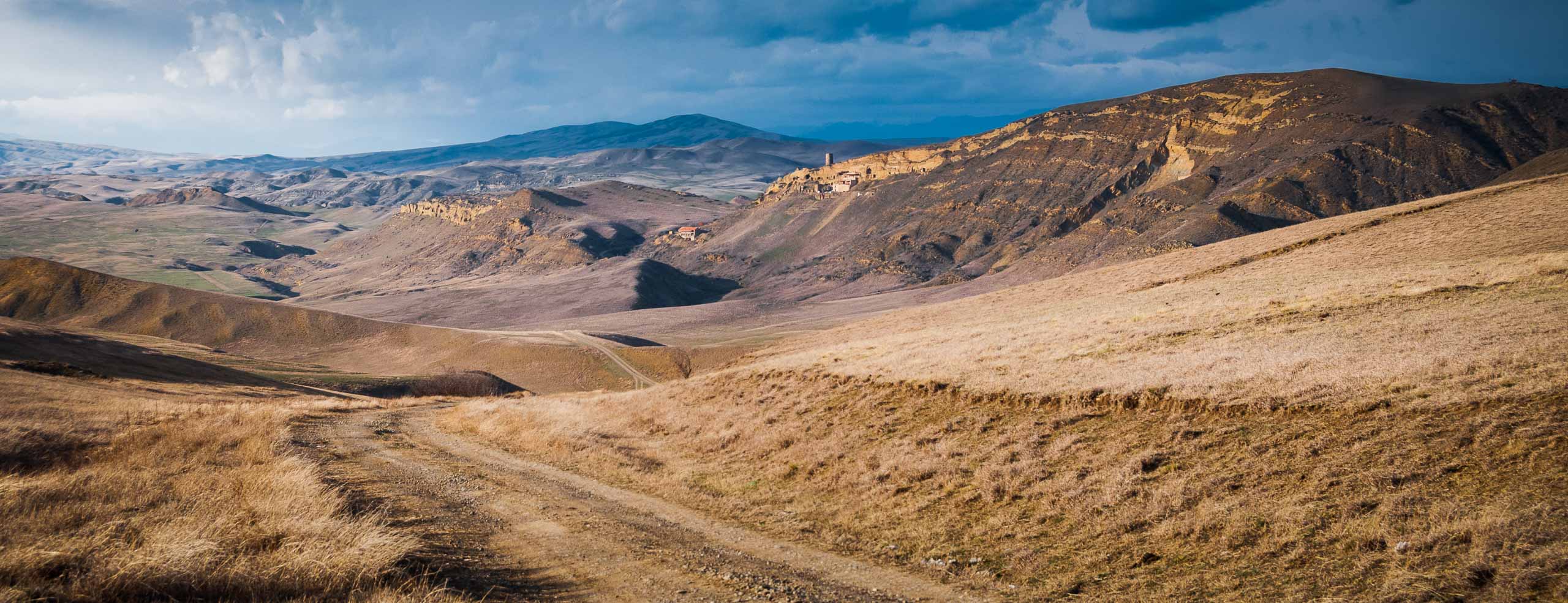 Paysage désolé de Kakhétie proche du complexe monastique de David Garedja, à la frontière entre l'Azerbaïdjan et la Géorgie - Pejan Photographie